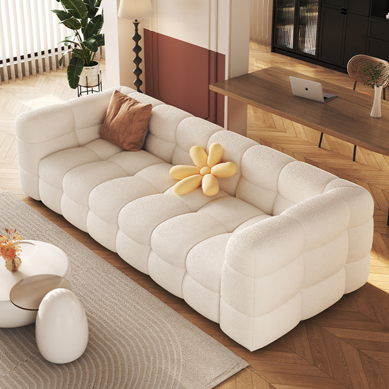 Weißes Sofa aus Marshmallow-Stoff im cremefarbenen Stil